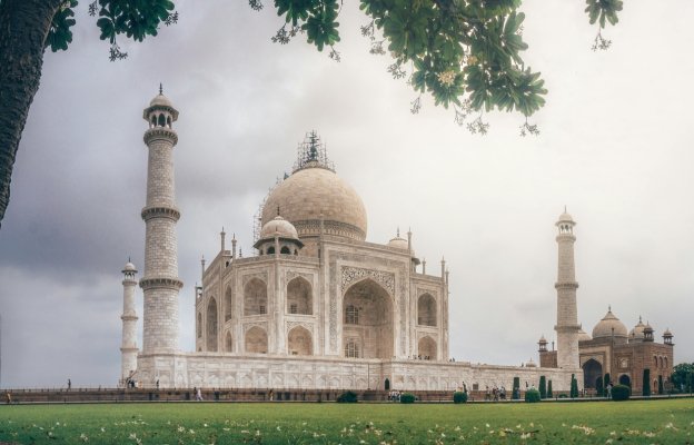 Taj Mahal Tour by Luxury Car from Delhi