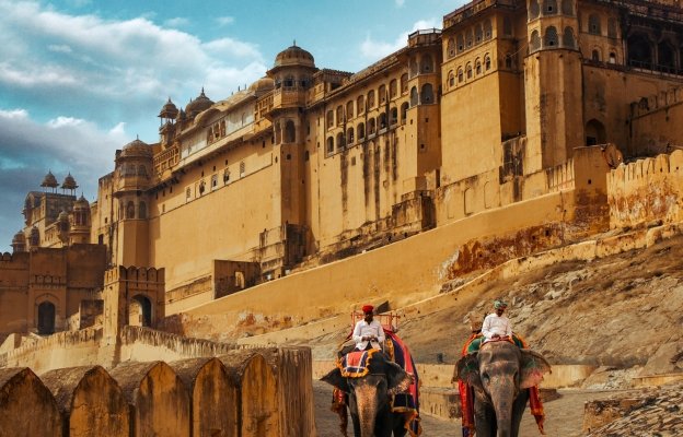 From Delhi Jaipur City Tour by Car Amber Fort, Jantar Mantar, Hawa Mahal