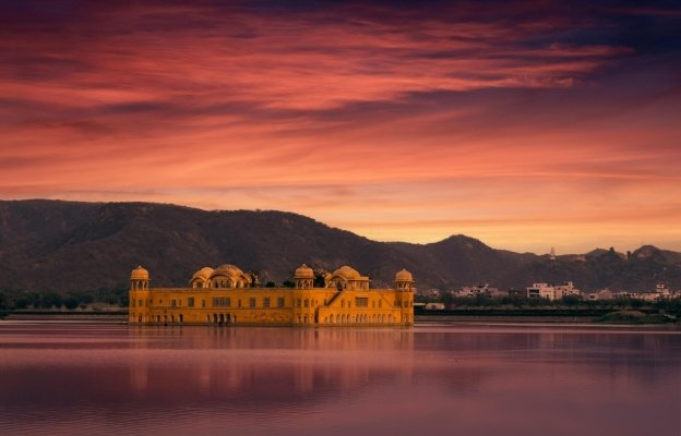 2 Nights 3 Days Tour Day 1 Delhi Sightseeing, Day 2 Jaipur Sightseeing Day 3 Jaipur to Airport Drop